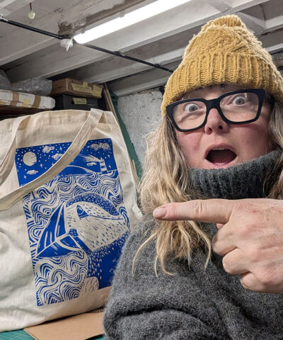2 x 100% cotton tote bags, Navigating