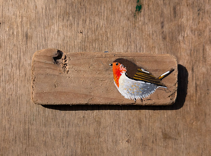 Delyth th Robin. Miniature painting on Welsh driftwood - Image 2